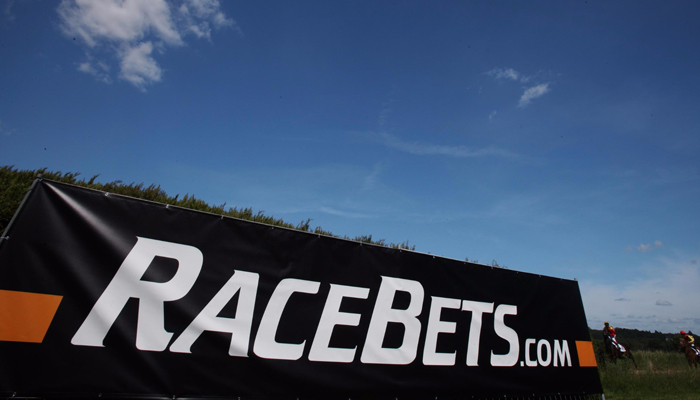 Компания Betsson поглотила специализированного оператора пари на скачки